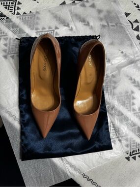 Sergio Rossi Patent Nude-Tan Pointed Toe Pumps